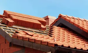 Układanie dachówki ceramicznej. Sprawdź atrakcyjną dachówka ceramiczna cena za m2.