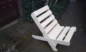 Jak zrobić krzesła z palet - proste kroki na piękne meble DIY