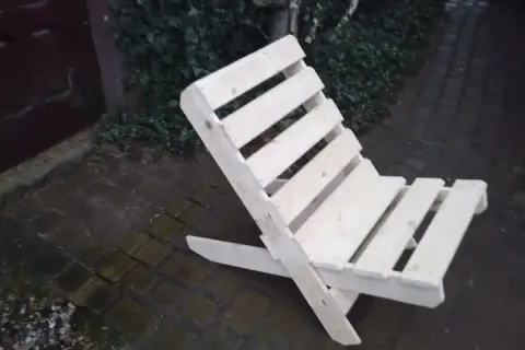 Jak zrobić krzesła z palet - proste kroki na piękne meble DIY