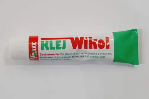 Klej Wikol do drewna, tworzyw sztucznych i papieru. Idealny do prac plastycznych i domowych napraw.