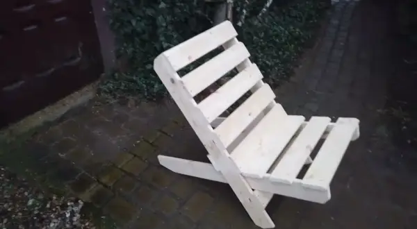 Jak zrobić krzesła z palet - proste kroki na piękne meble DIY
