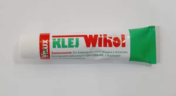 Klej Wikol do drewna, tworzyw sztucznych i papieru. Idealny do prac plastycznych i domowych napraw.